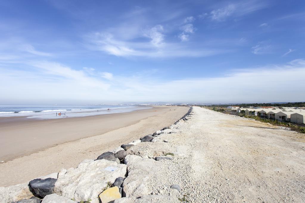 Lisbon Waves Surf Lodge อัลมาดา ภายนอก รูปภาพ