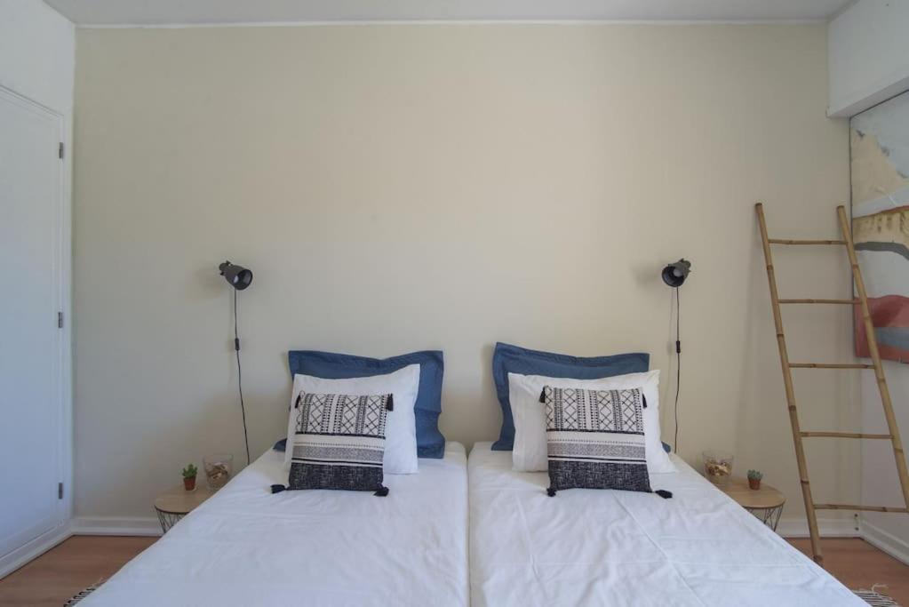 Lisbon Waves Surf Lodge อัลมาดา ภายนอก รูปภาพ
